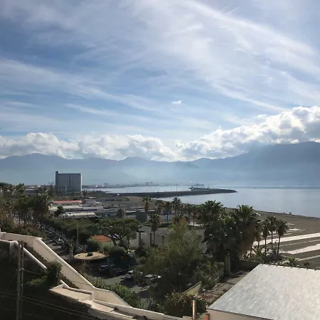 度假居 Light Blue - In The Middle Of Everything *